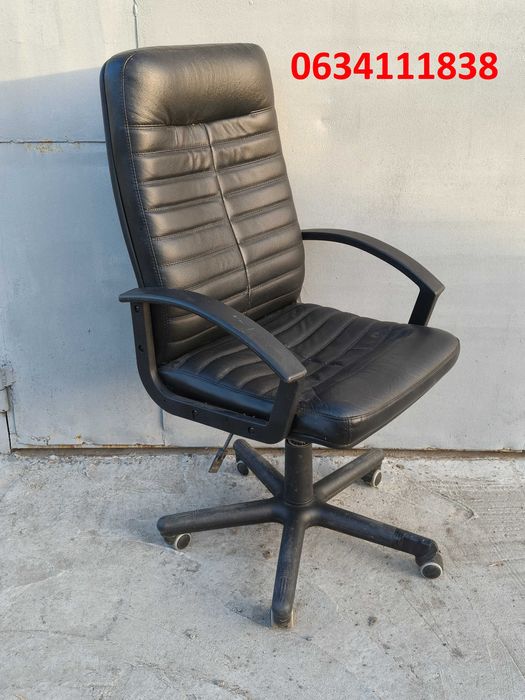 Кресла офисные с колёсами    (стулья с подлокотниками)