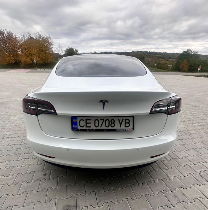 Tesla mоdel 3  2020 рік