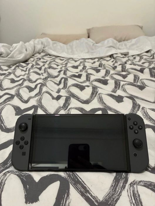Nintendo Switch OLED (2022) Branca + Bolsa Pokémon
