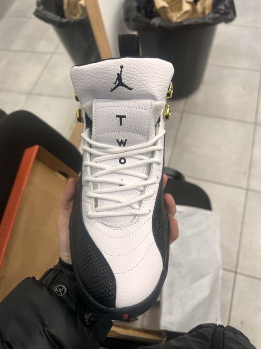 Air Jordan 12 taxi