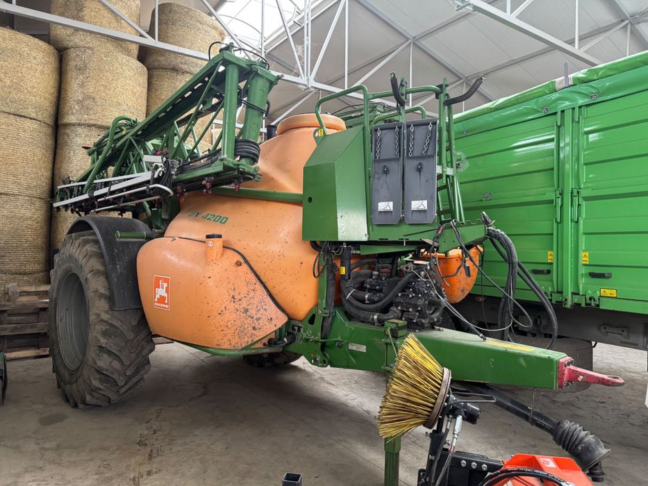 Opryskiwacz Amazone UX4200