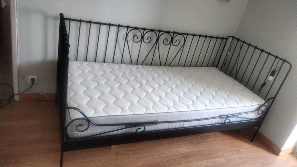 Cama de ferro Single IKEA com colchão