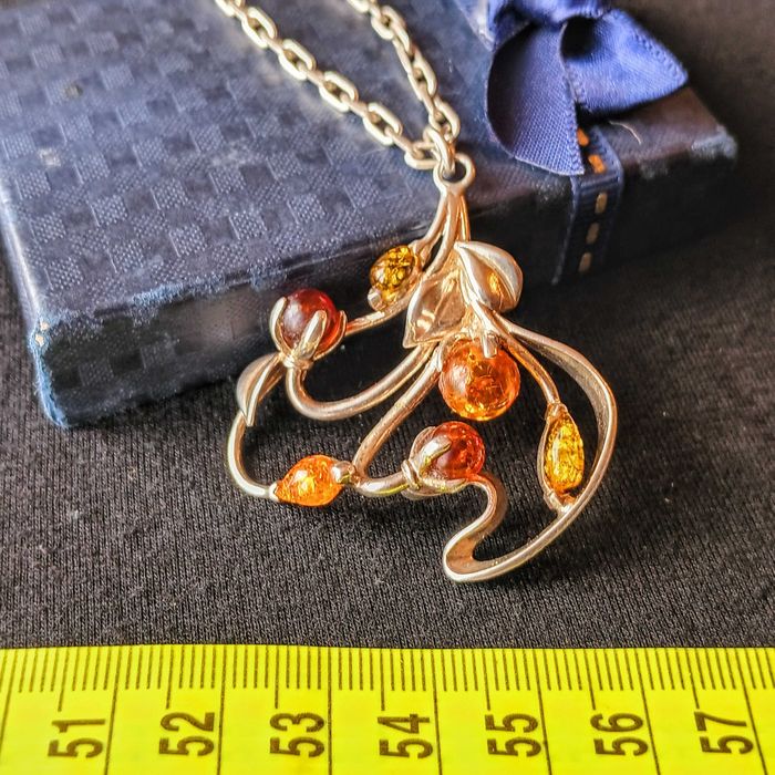 Srebrna zawieszka z łańcuszkiem Bursztyn Drzewko Szczęścia - wyrób PRL