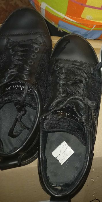 ДВЕ ПАРЫ кроссовок 41.5 размера б.у. но пригодны для работы