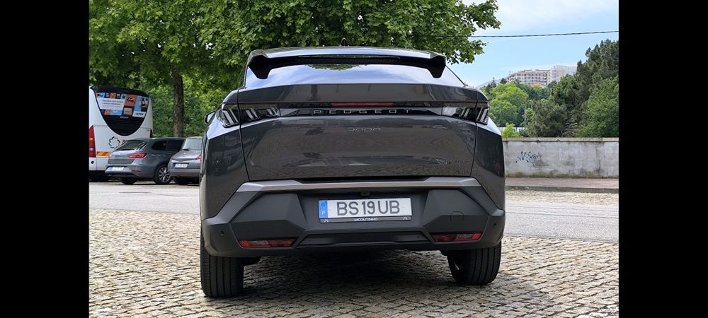 Peugeot 3008 hibrid 2025 6000 km