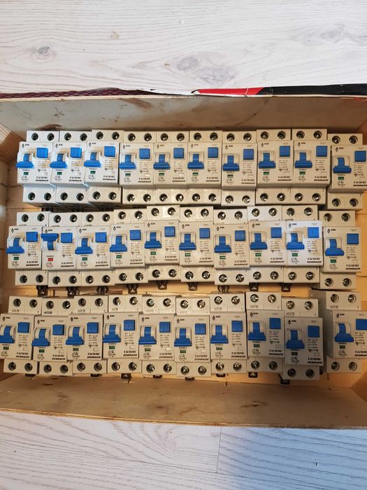 Wyłącznik SCHRACK  różnicowo-nadprądowy 2P B16 AC BO668516