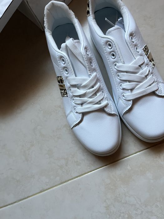 NOVOS / Tenis novos n 39