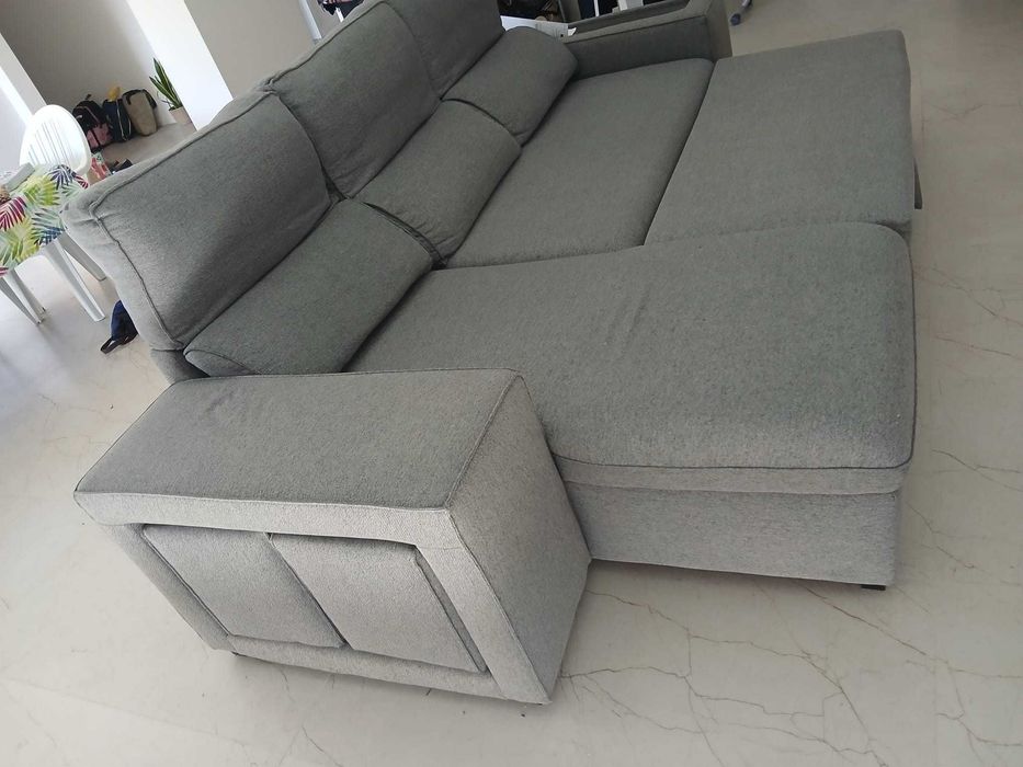 Vendo sofá/ cama com chaise longue.