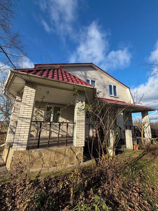 Продається 2-поверховий будинок, 200 м2, 47 соток, с. Гостролуччя