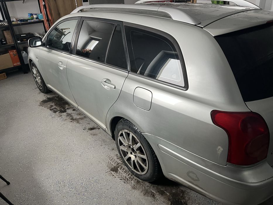 Sprzedam Toyota Avensis 2.0D