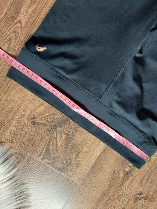 Czarne legginsy do ćwiczeń