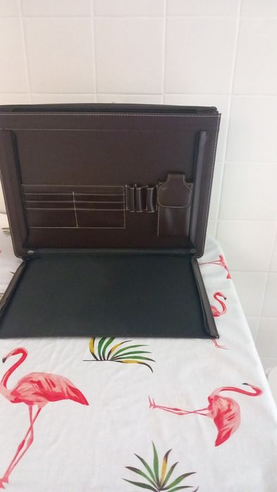 Vendo pasta executiva