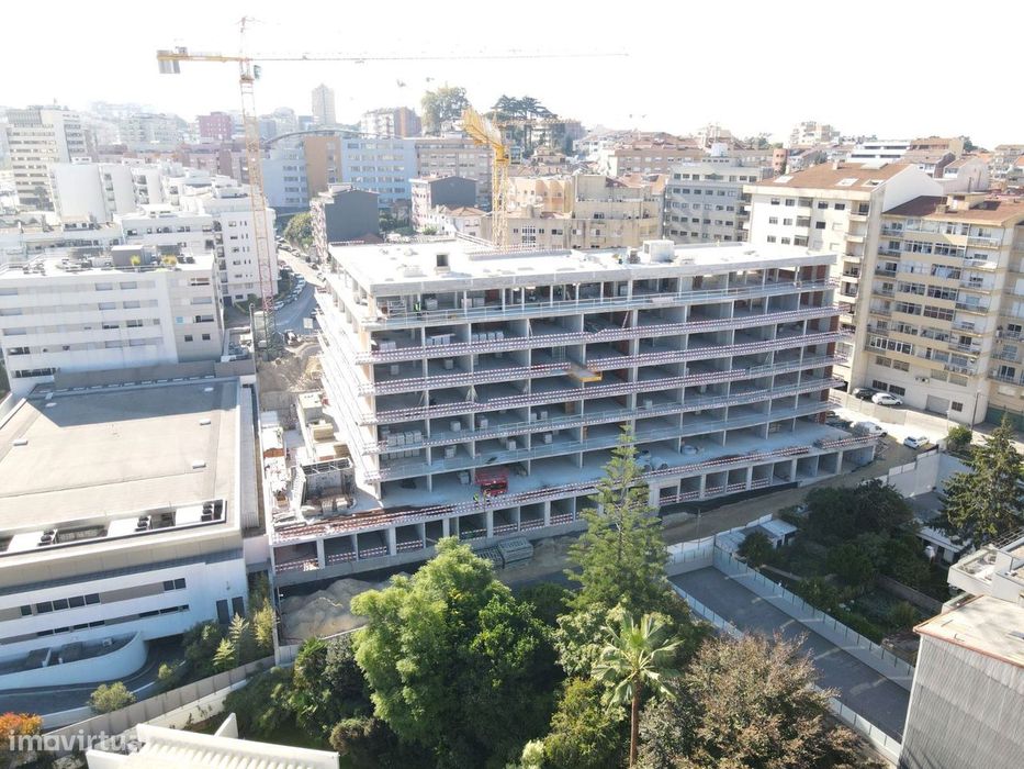 Apartamento T1 com garagem e terraço