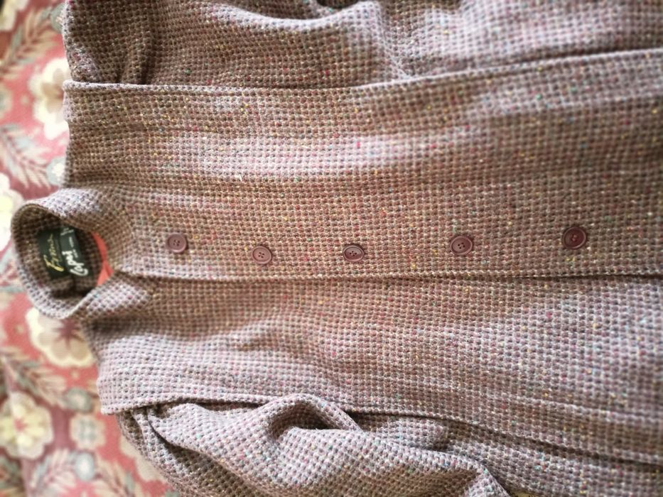 Одяг жіночий різних розмірів.