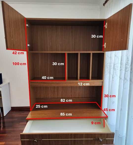 Secretária com arrumação