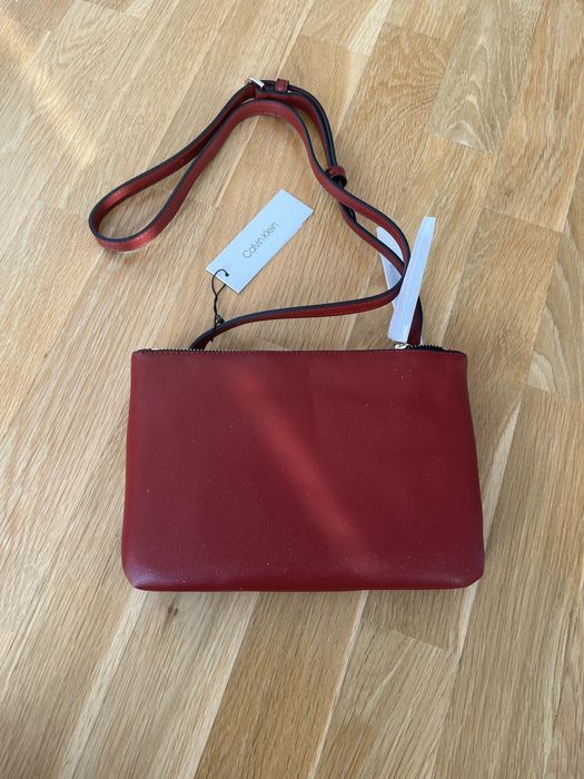 Torebka bordowa Calvin Klein listonoszka na ramię