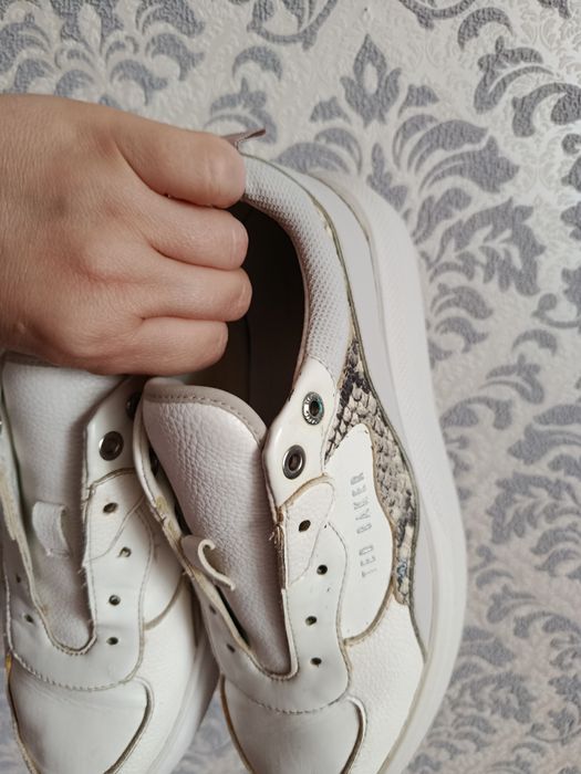 Кросівки жіночі білі