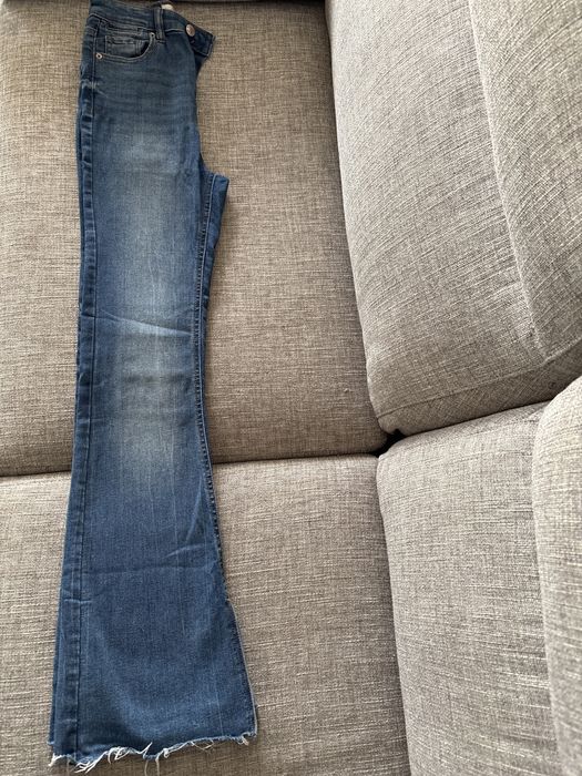 Calça stradivarius boca de sino