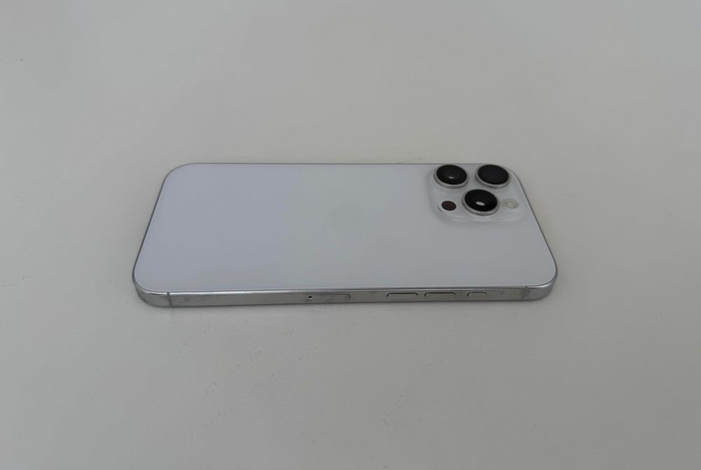 iPhone 16 Pro Max 256gb Titânio Branco com GARANTIA