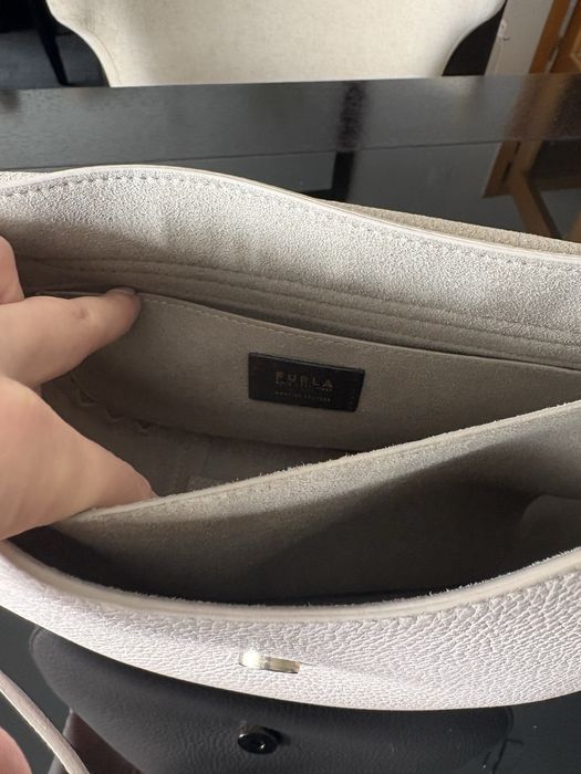 Mala Furla - com alça para uso tiracolo e outra mais pequena