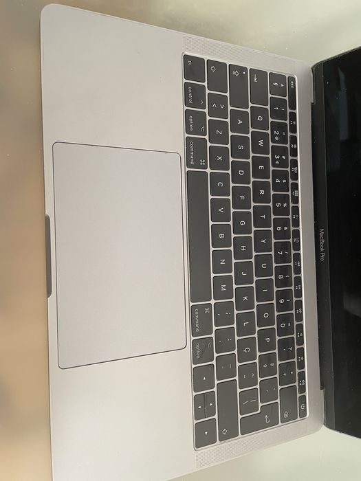 MacBook Pro de 13” 2018 para reparação