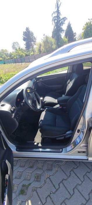 Toyota avensis  t25