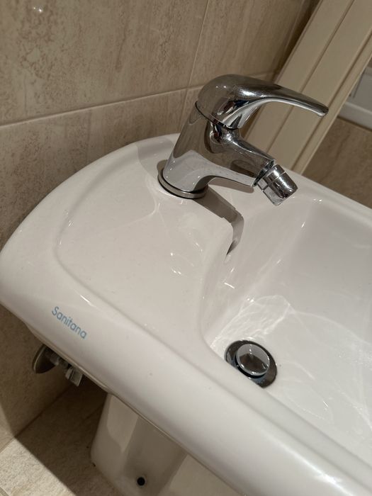 Bidé Sanitana, com valvula clic clak e torneira