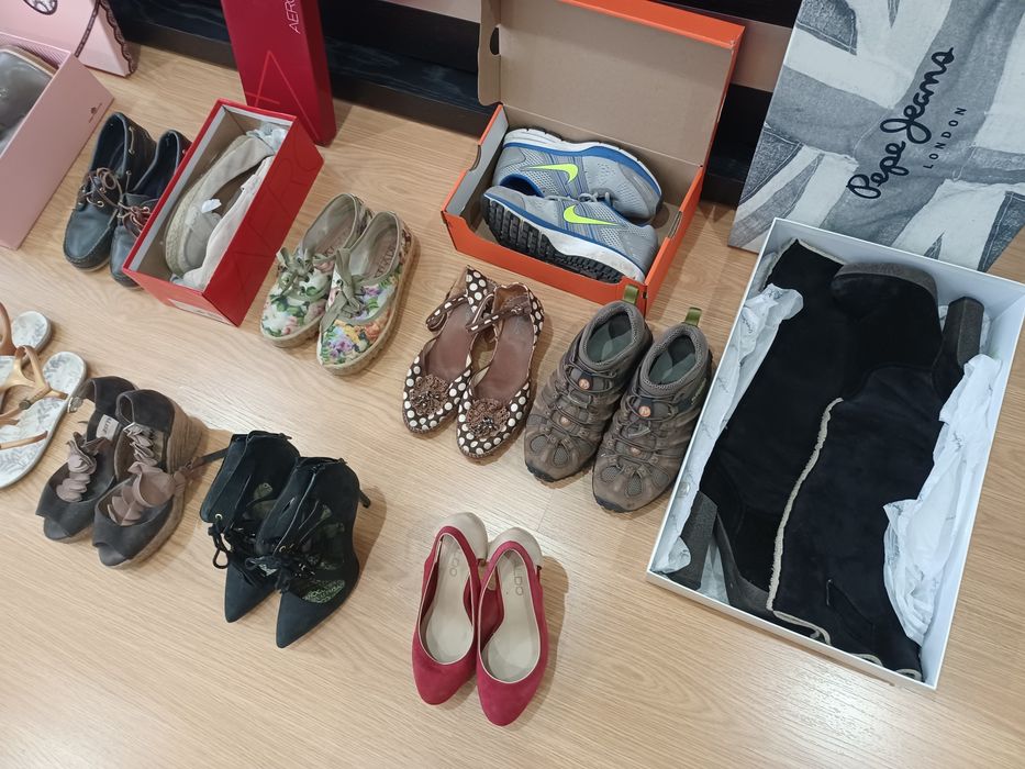 Lote calçado marca 36 Calvin Klein UGG sapatos etc