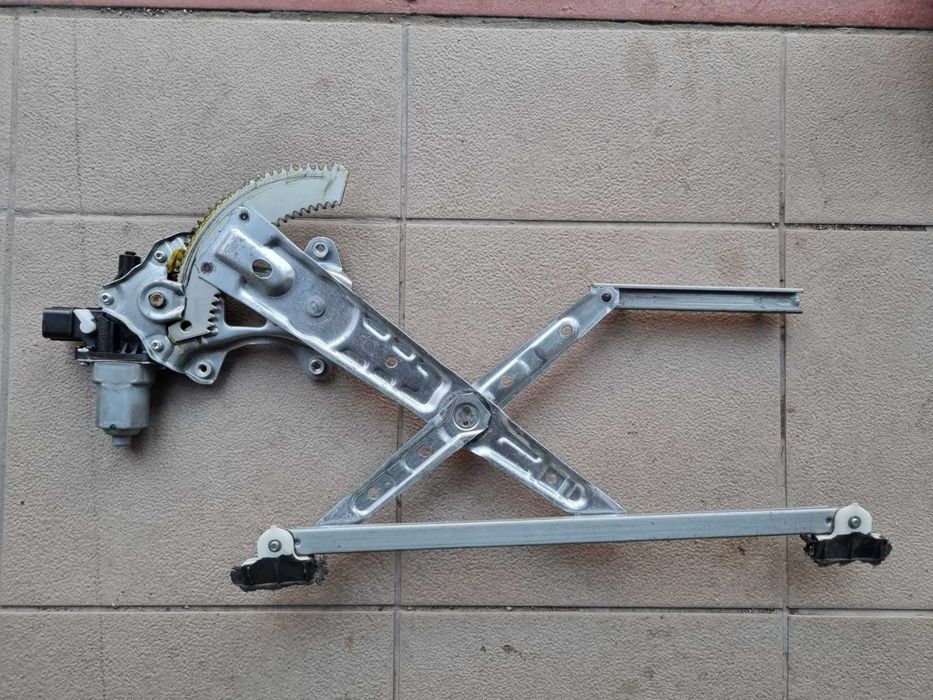 Склопідйомник  до задньої правої двері mitsubishi outlander