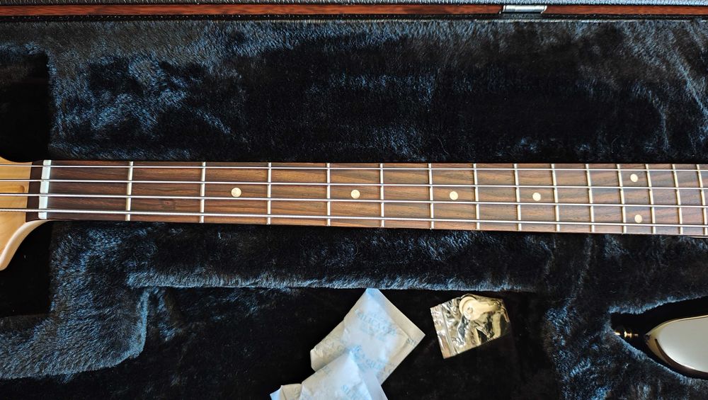 Jazz Bass Fender Squier com case