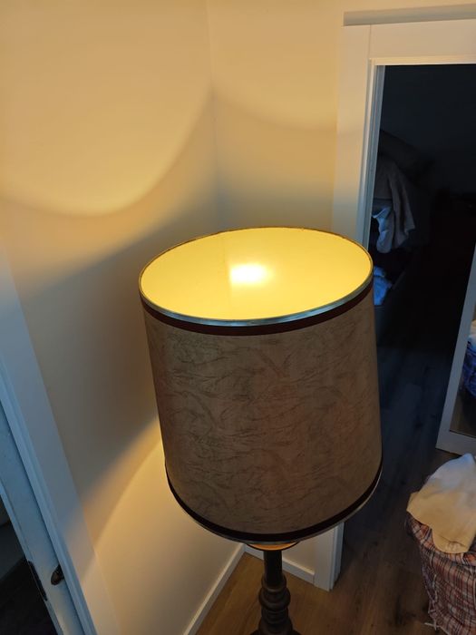 Lindo candeeiro de pé vintage