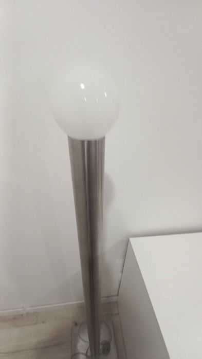 Candeeiro de pé moderno