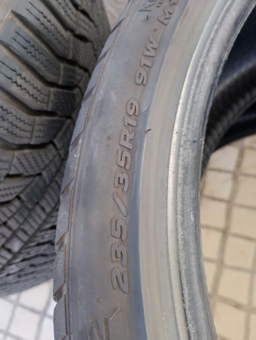 Pneus Hankook 235/35R19 (Winter).