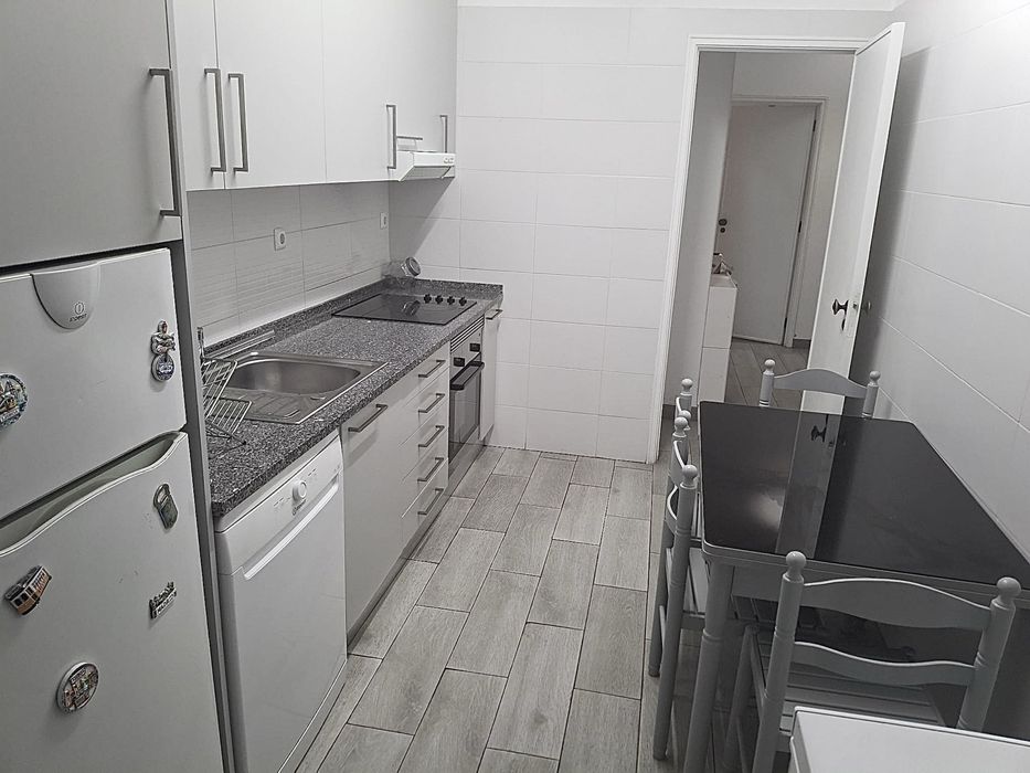 Quarto  mobilado para Águas Livres, Amadora