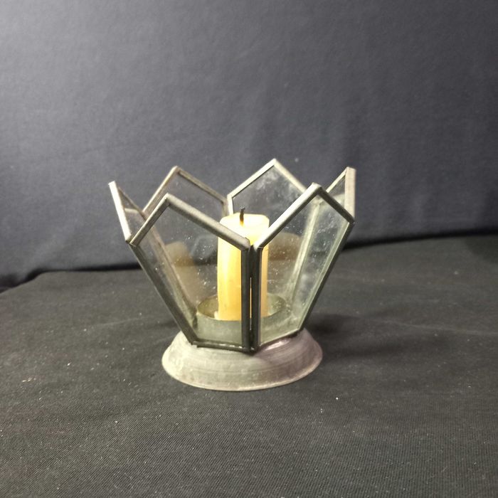 Castiçal em chapa e vidro