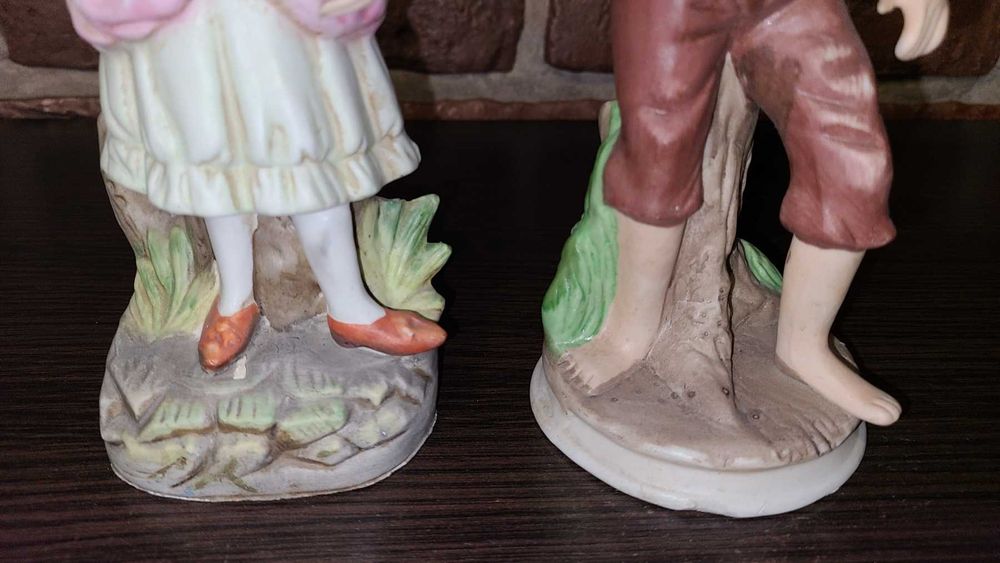 Пара порцелянових статуеток