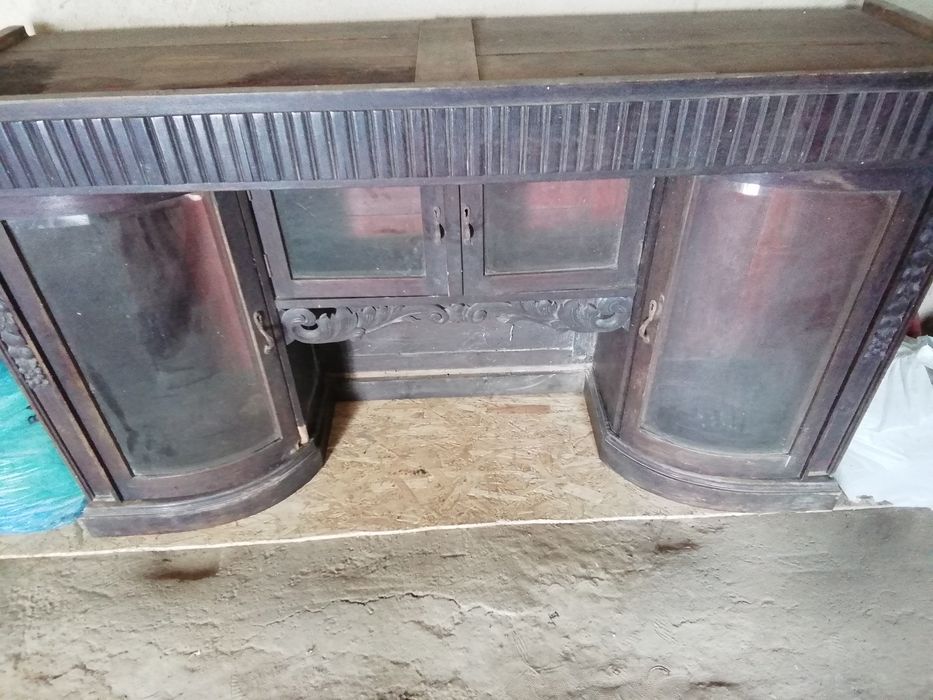 Старинный комод под реставрацию.