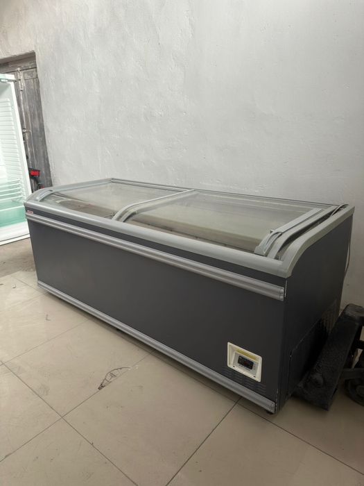 Zamrażarka witryna boneta  Aht Paris 210 cm