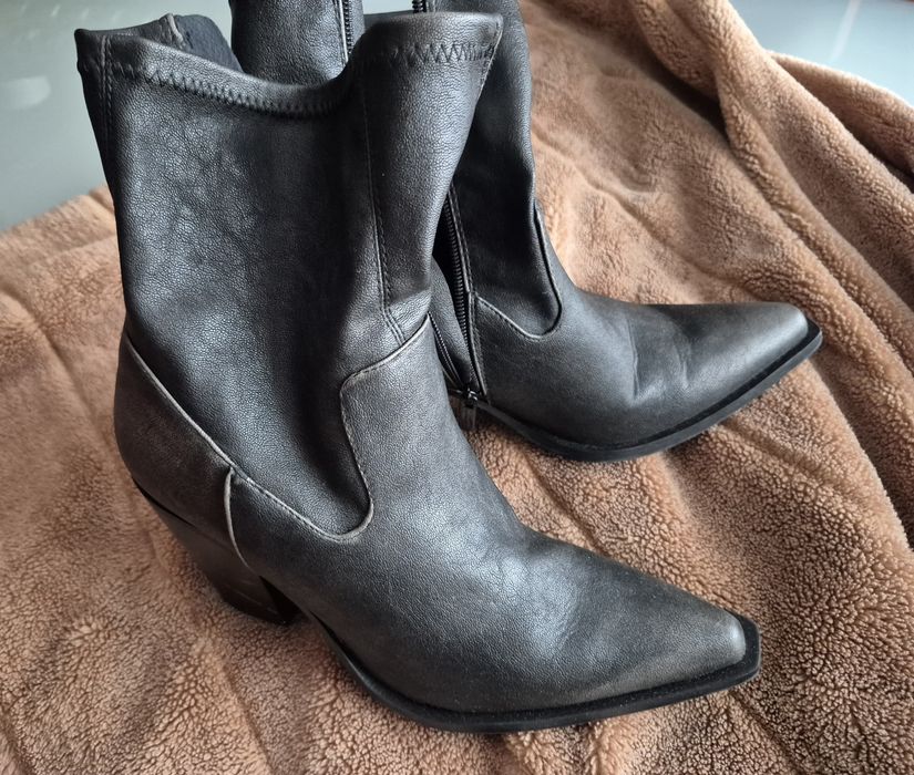 Botas pretas n° 38
