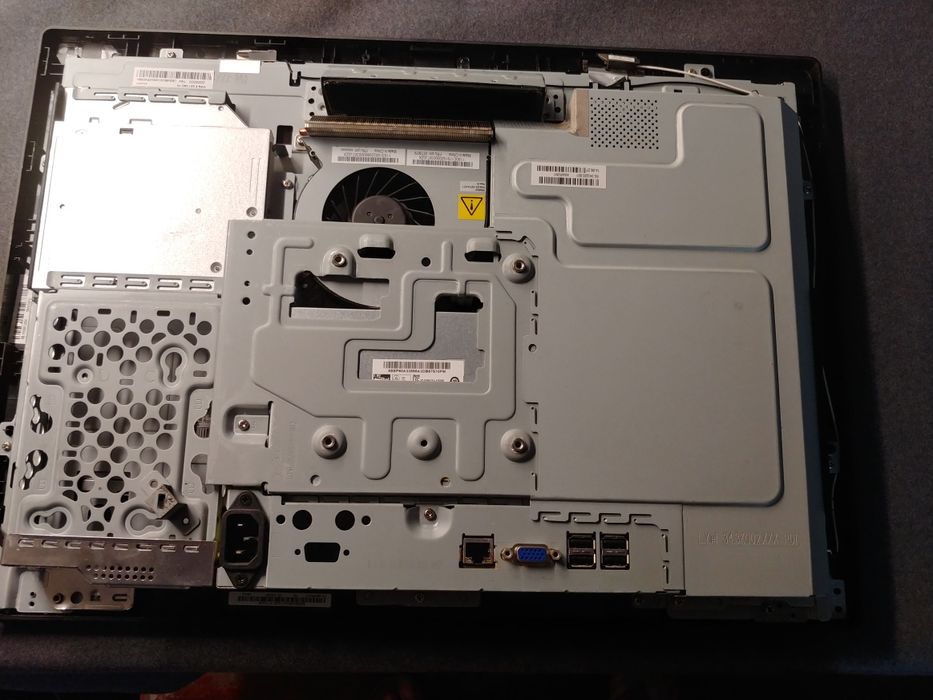 Моноблок Lenovo m73z рабочий битый экран