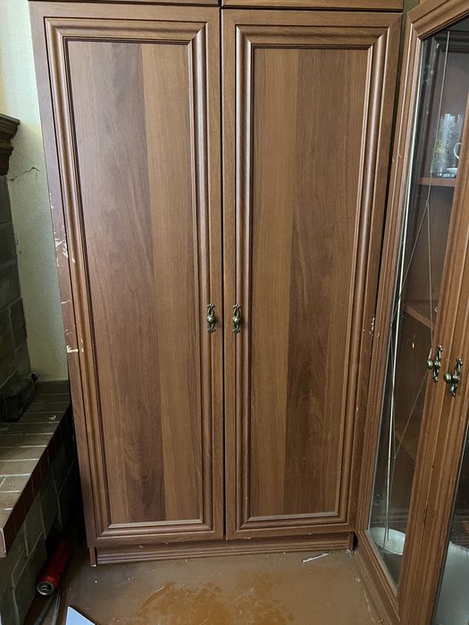 Стінка, сервант.