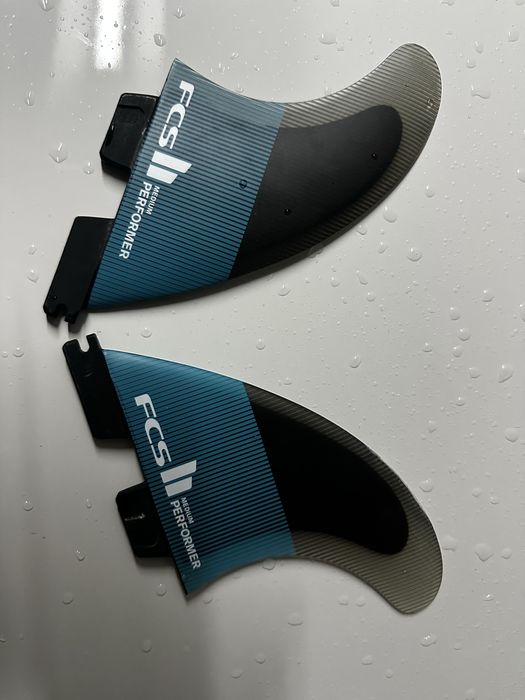 Vendo duas quilhas FCS2 Performer — central e esquerda