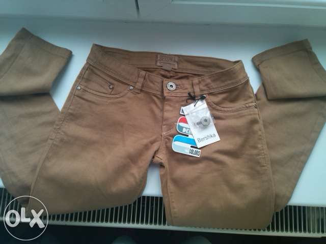Nowe spodnie BERSHKA roz. XS-S rurki