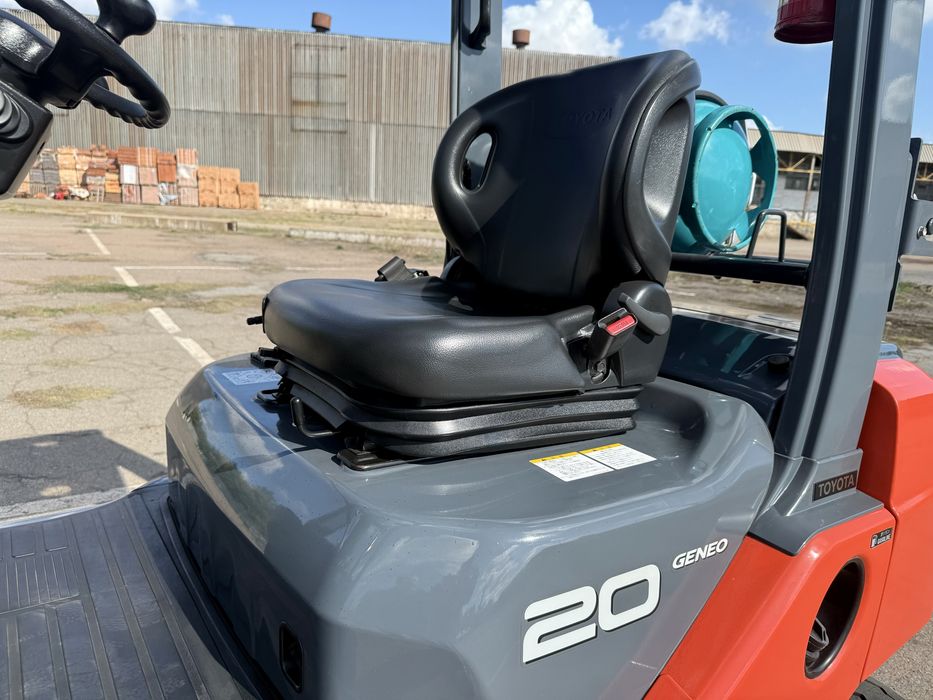 Навантажувач вилковий з вагами TOYOTA02-8FG20 вилочный погрузчик, кара