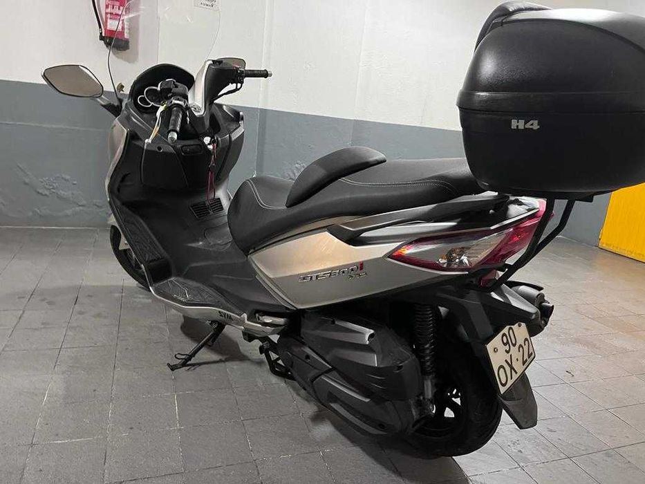 Mota SYM GTS 300 (cilindrada 300 cc)