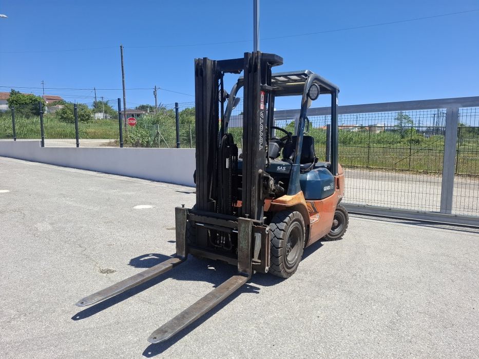 Empilhador toyota 2.5T diesel