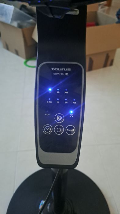 Ventoinha de Pé Digital Taurus 50W