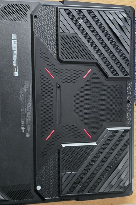 LAPTOP   MSI RAIDER HX AI Razen 9 64 GB Rtx 5080  2TB dysk