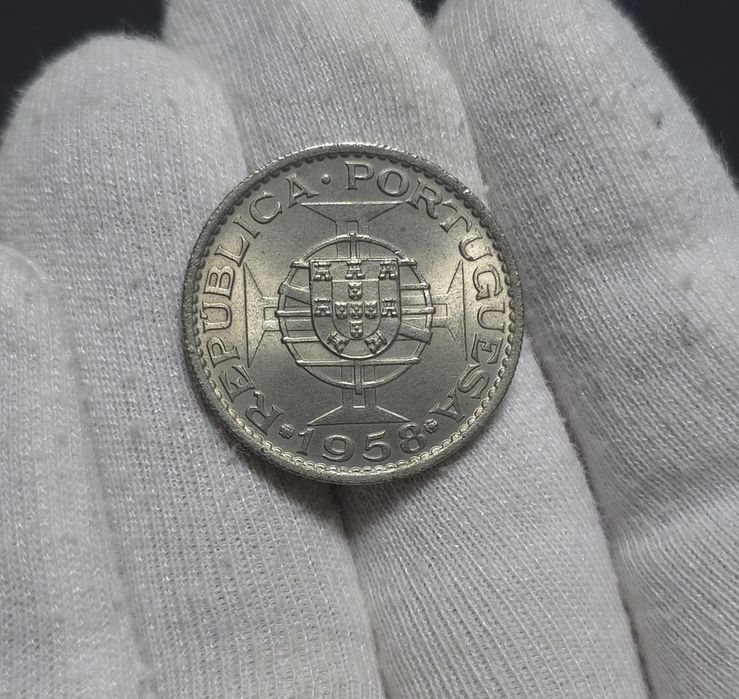 1$00 1958  Timor