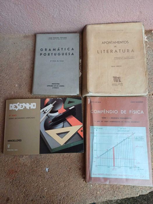 Livros escolares antigos